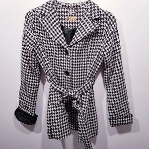 Odyn Houndstooth Belted/Button Coat sz small